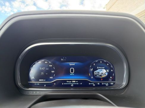 Used 2023 Chevrolet Suburban Premier AWD/4WD image 12