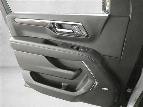 Used 2025 Chevrolet Tahoe Premier AWD/4WD image 28