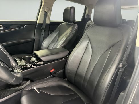 Used 2023 Lincoln Nautilus FWD w/ Premium Package image 9