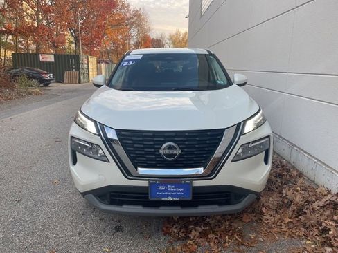 Used 2023 Nissan Rogue SV image 3