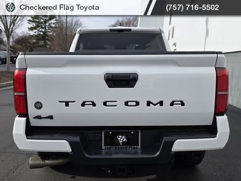 Used 2024 Toyota Tacoma TRD Off-Road image 6