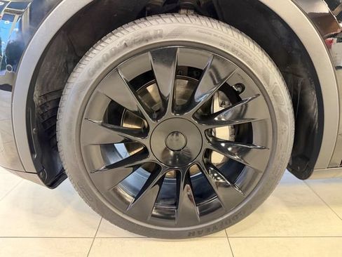 Used 2021 Tesla Model Y Long Range AWD/4WD image 30