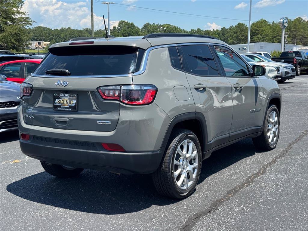 Used 2023 Jeep Compass Latitude AWD/4WD image 3
