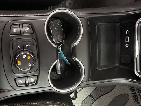 Used 2020 GMC Terrain SLE w/ Driver Convenience Package AWD/4WD image 17
