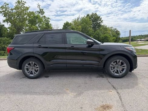 New 2026 Ford Explorer Active w/ Active Comfort Package AWD/4WD image 3