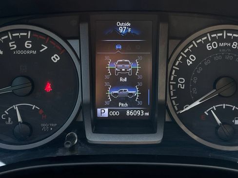 Used 2021 Toyota Tacoma TRD Off-Road w/ Technology Package AWD/4WD image 15