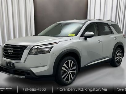 New 2025 Nissan Pathfinder Platinum w/ Cargo Package