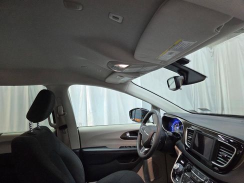 Used 2018 Chrysler Pacifica Touring Plus w/ Tire & Wheel Group image 29