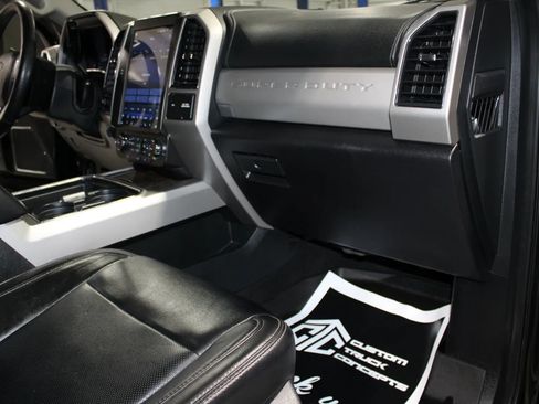 Used 2019 Ford F250 Lariat w/ Lariat Ultimate Package AWD/4WD image 24