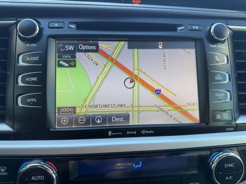 Used 2019 Toyota Highlander XLE image 19