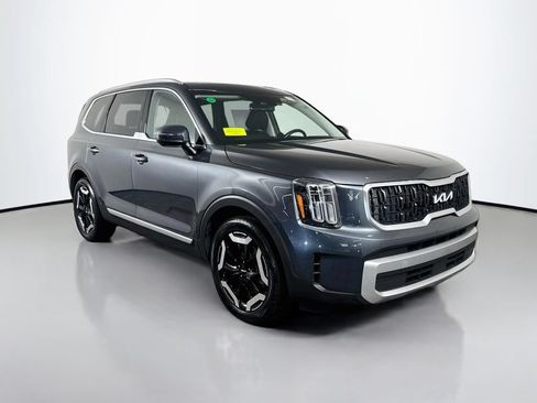 Used 2023 Kia Telluride EX w/ EX Captain's Chair Package FWD image 10
