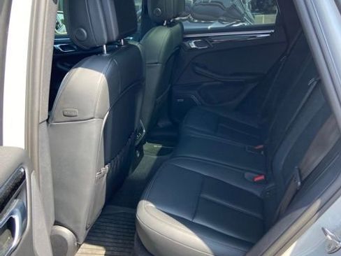 Used 2023 Porsche Macan S AWD/4WD image 5