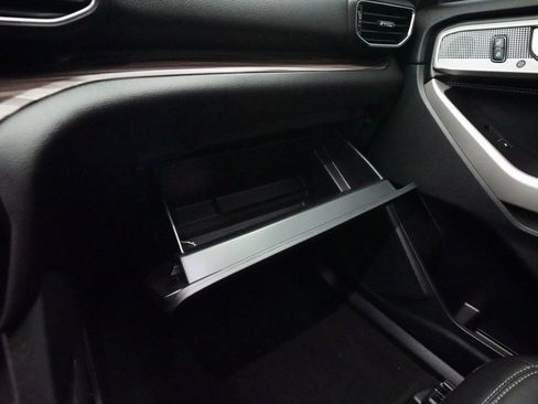 Used 2022 Ford Explorer Limited image 31