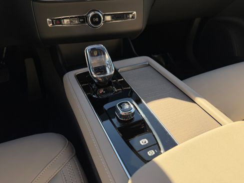 New 2026 Volvo XC90 B6 Plus w/ Protection Package Premier image 14