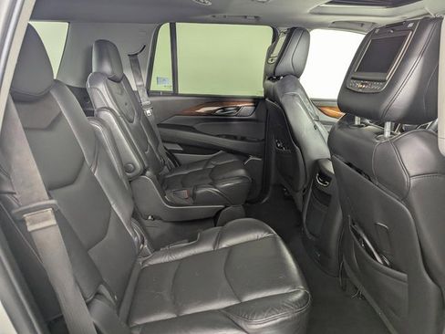 Used 2019 Cadillac Escalade Luxury image 19