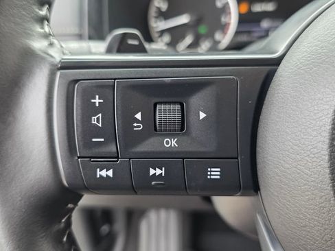 Used 2025 Nissan Pathfinder SV FWD image 26