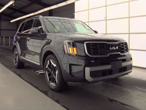Used 2025 Kia Telluride S FWD image 1