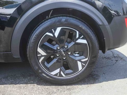 Certified 2025 Kia Niro EX FWD image 12
