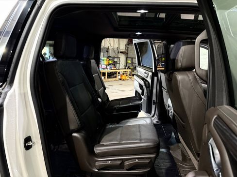 Used 2021 GMC Yukon XL Denali w/ Denali Ultimate Package AWD/4WD image 22