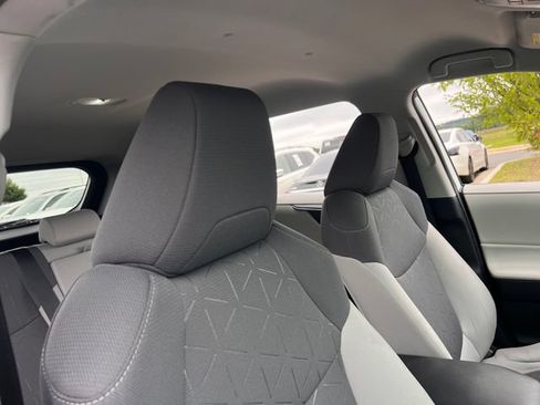 Used 2020 Toyota RAV4 XLE FWD image 30