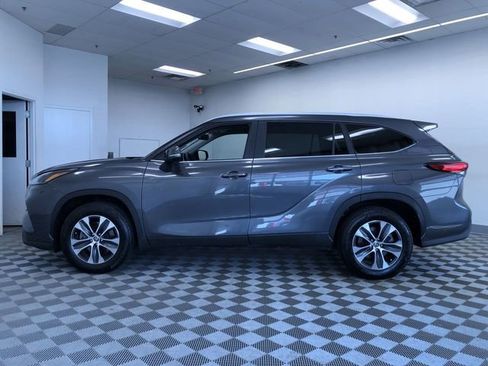 Used 2023 Toyota Highlander XLE image 12