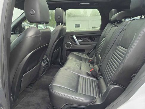 Used 2020 Land Rover Discovery Sport SE image 17