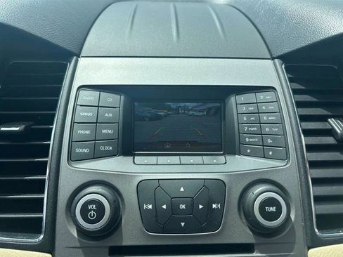 Used 2015 Ford Taurus SEL image 10
