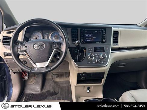 Used 2020 Toyota Sienna XLE image 18