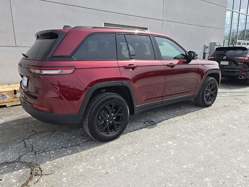 Certified 2025 Jeep Grand Cherokee Altitude image 10