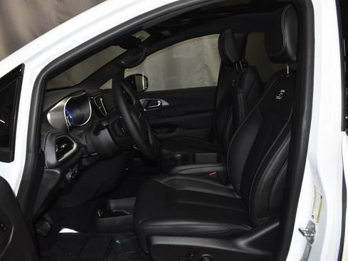 New 2026 Chrysler Pacifica Select w/ S Appearance Package image 10