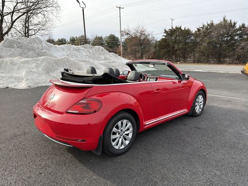 Used 2019 Volkswagen Beetle 2.0T S image 28