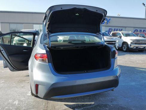 Used 2021 Toyota Corolla LE image 14