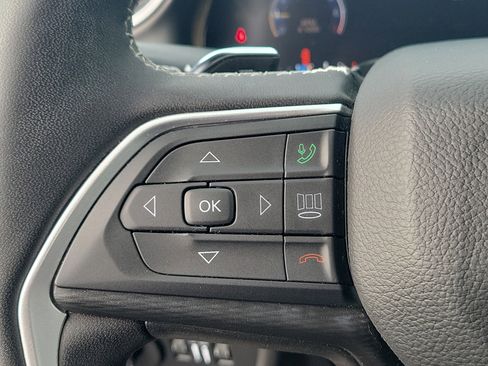 Used 2023 Jeep Grand Cherokee Altitude image 25