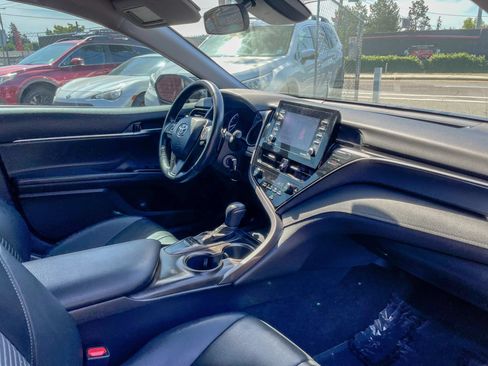 Used 2022 Toyota Camry SE FWD image 31
