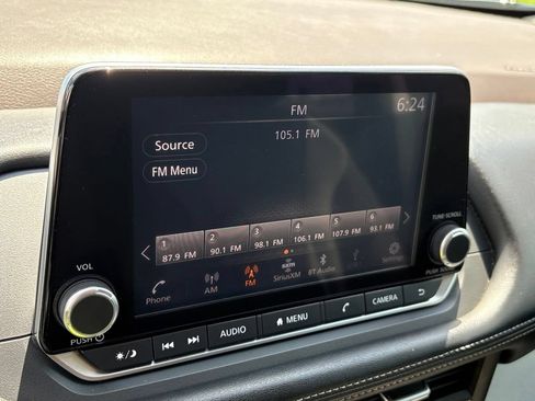 Used 2023 Nissan Rogue SV FWD image 27