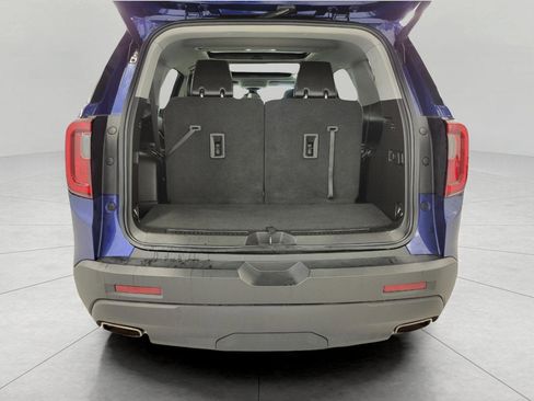 Used 2023 GMC Acadia SLT w/ Elevation Edition image 16