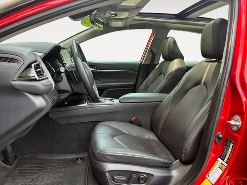 Used 2022 Toyota Camry XSE FWD image 9