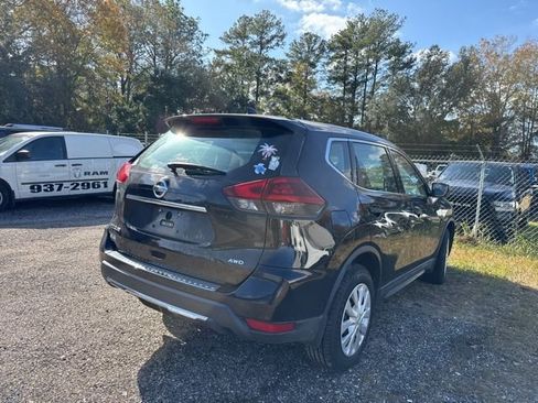 Used 2018 Nissan Rogue S image 6