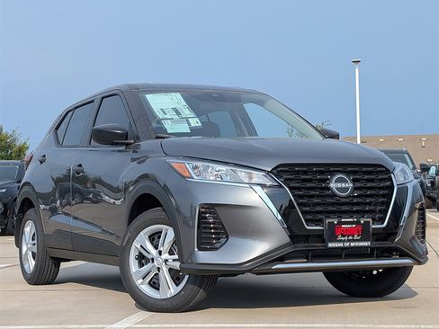 New 2025 Nissan Kicks Play S image 2