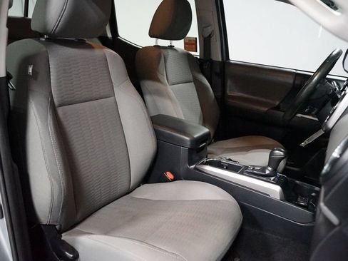 Used 2018 Toyota Tacoma SR5 AWD/4WD image 22