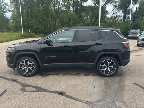 Used 2025 Jeep Compass Limited AWD/4WD image 2