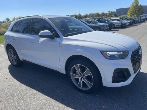 Certified 2025 Audi Q5 2.0T Premium w/ Convenience Plus Package image 3