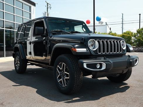 Certified 2025 Jeep Wrangler Unlimited Sahara AWD/4WD image 3