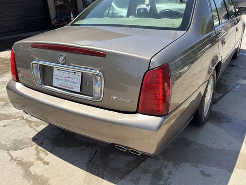 Used 2003 Cadillac De Ville w/ Comfort & Convenience Package image 14