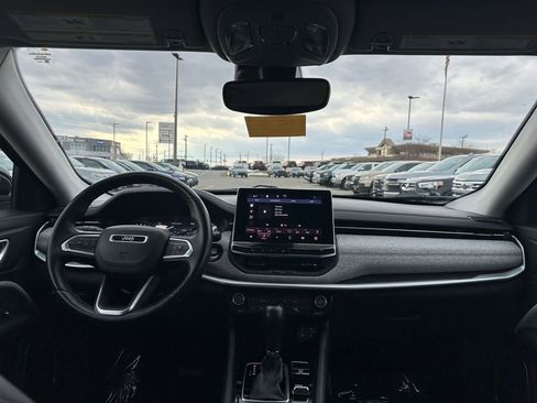 Used 2022 Jeep Compass Latitude image 12