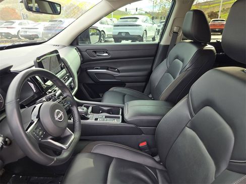 Used 2023 Nissan Pathfinder SL image 26