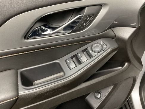 Certified 2021 Chevrolet Traverse LT image 11
