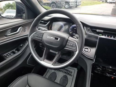 New 2025 Jeep Grand Cherokee Limited w/ Black Appearance Package AWD/4WD image 18