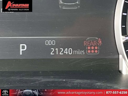 Certified 2024 Toyota Highlander XLE AWD/4WD image 30