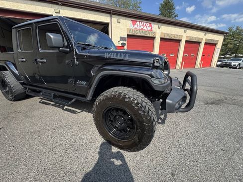 Used 2021 Jeep Gladiator Sport AWD/4WD image 16